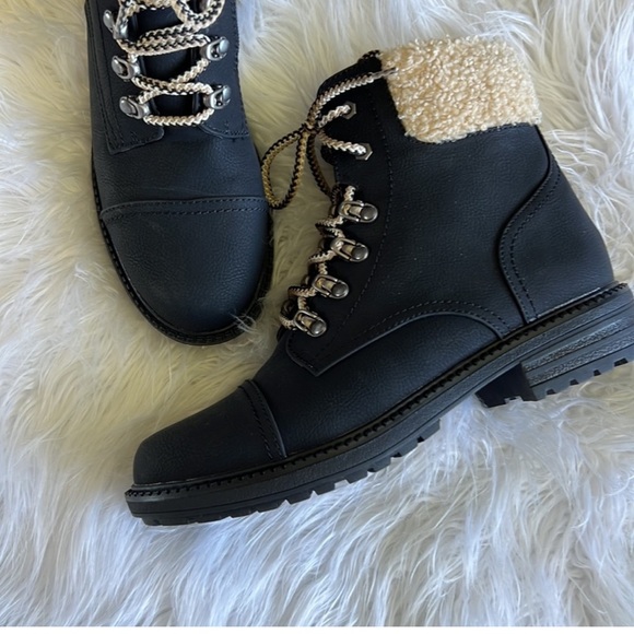 👢NWT Report Black Faux Shearling / Sherpa Lace-up Boots Size 8 - Picture 2 of 8
